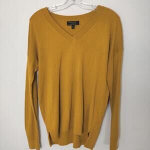 Banana Republic Men's Mustard Yellow V-Neck Sweater Size Medium